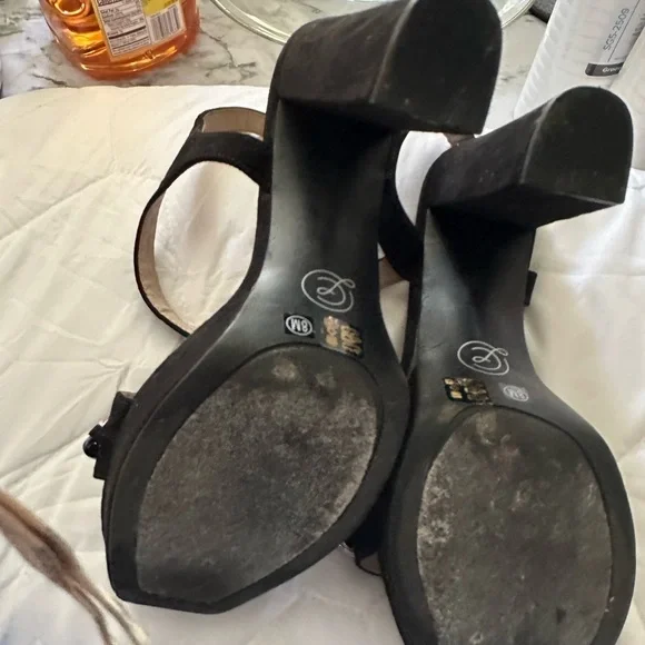 Chinese Laundry Black Heels with Silver Chain Accent - Picture 5 of 7